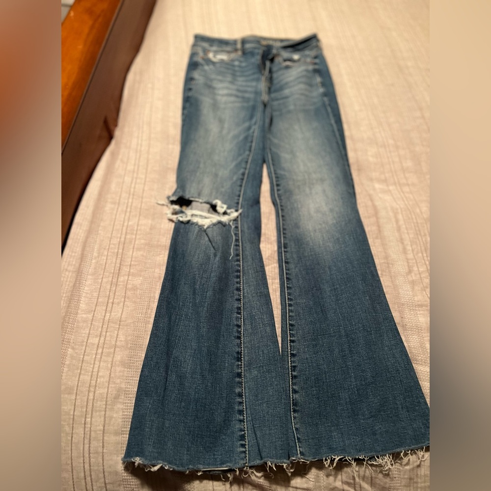 Size 0 American Eagle wide leg/flare stretch jeans. Must have for the season!